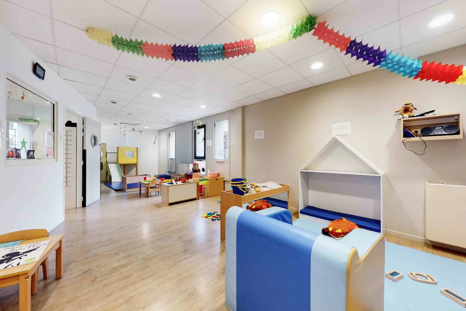 Espace calme et coin lecture de la crèche