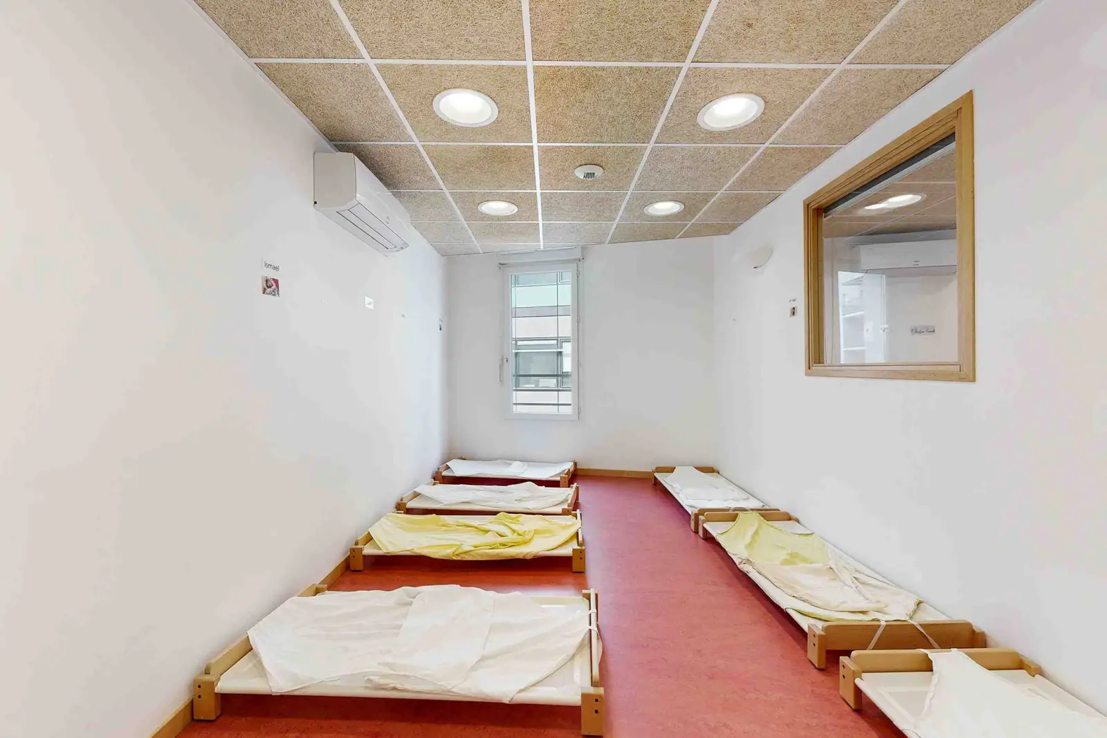 Dortoir de la crèche pour les temps de sieste