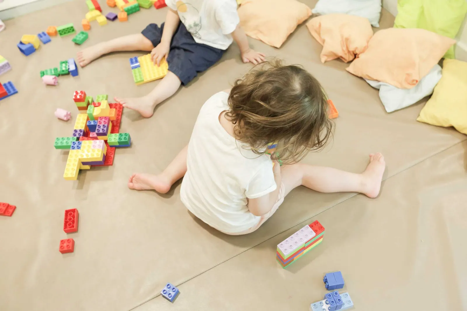 Coin jeux de construction et coussins
