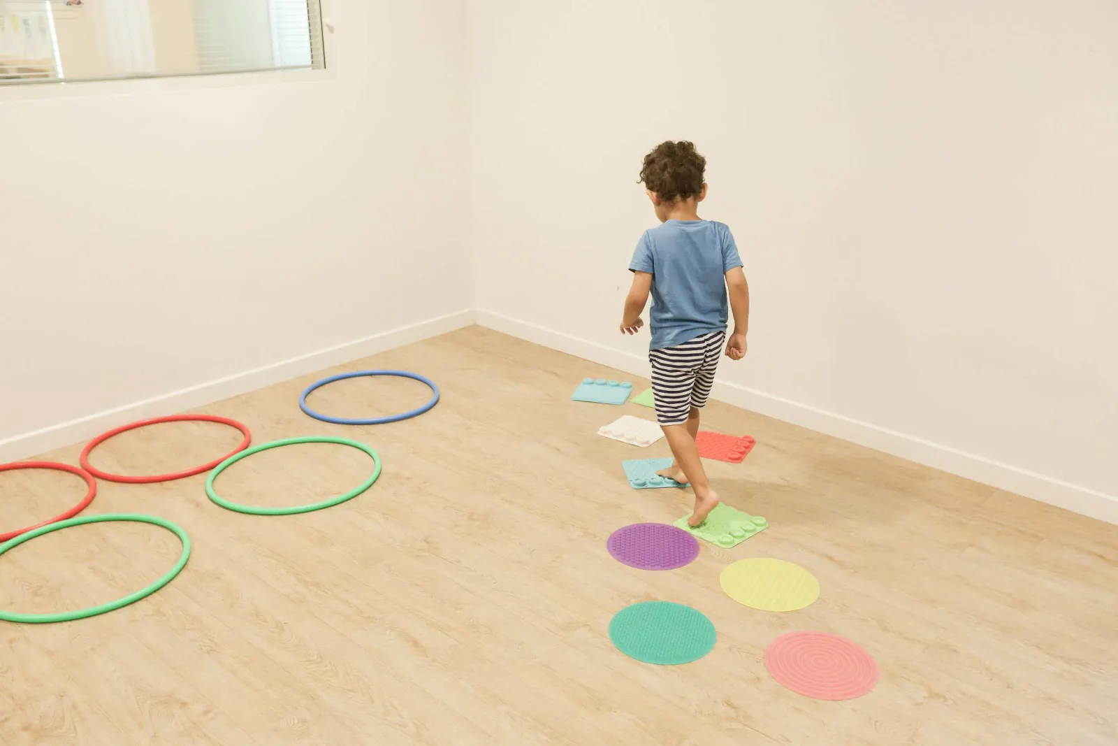 Parcours sensoriel pour la motricité des tout-petits