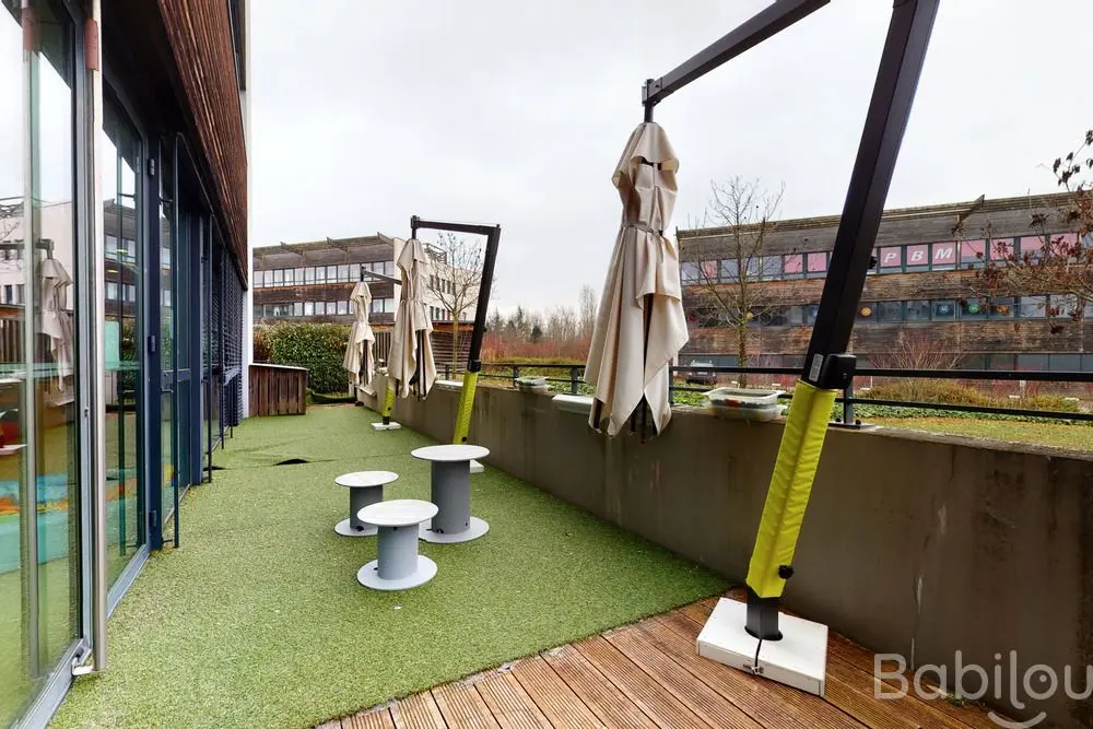 Terrasse extérieure aménagée pour les enfants