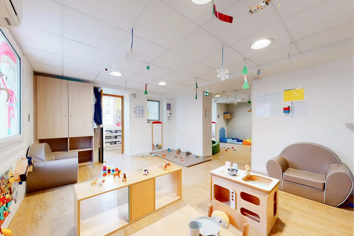 Salle de jeux de la section Citron à la crèche Babilou Pic et Colegram