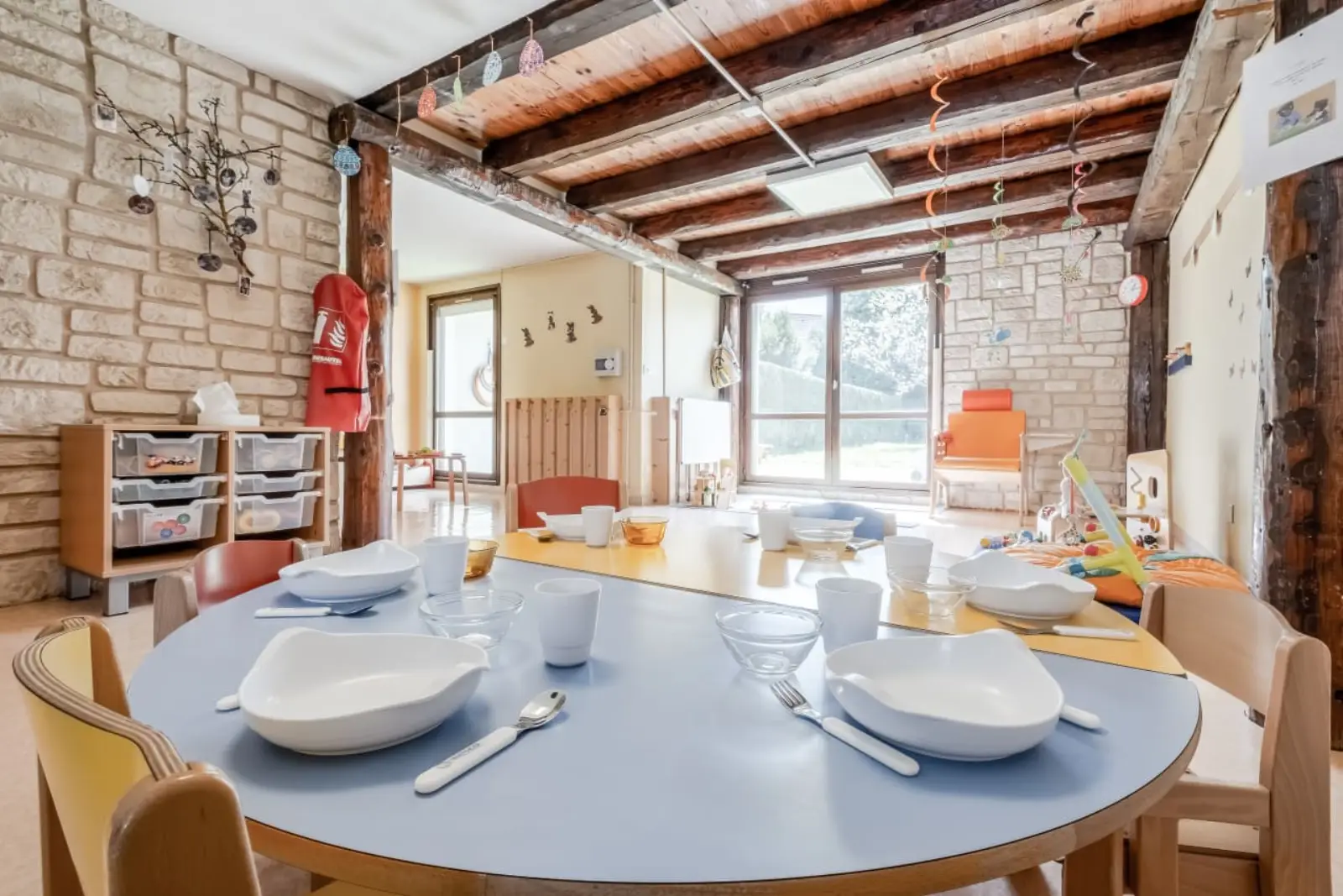 Salle de repas lumineuse, micro-crèche Babilou Bonneville