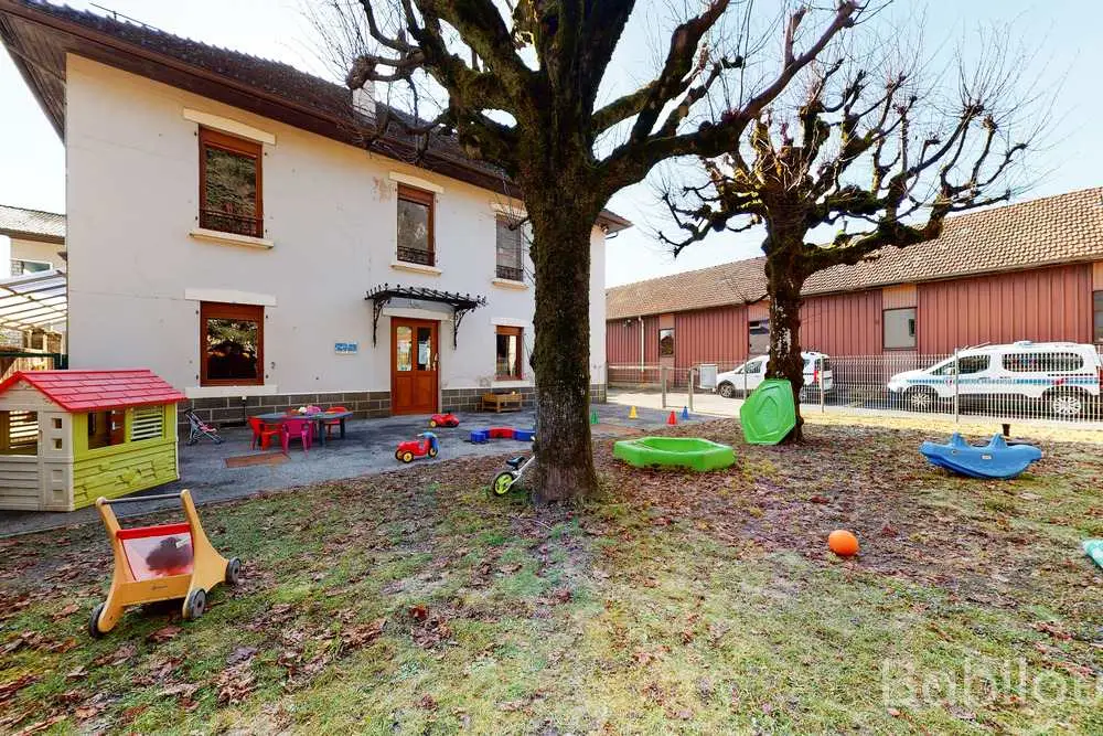 Façade et jardin extérieur de la micro-crèche Babilou Marignier