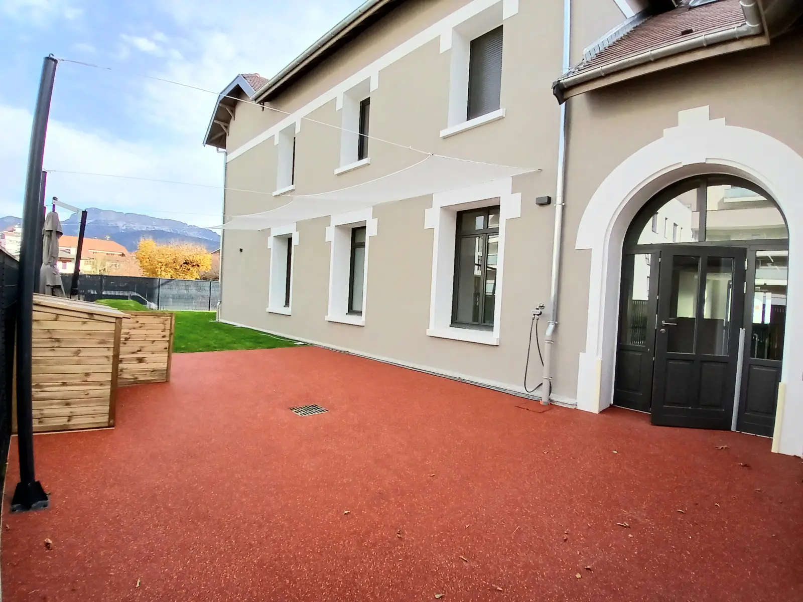 Façade de la crèche Babilou Annecy Leroux
