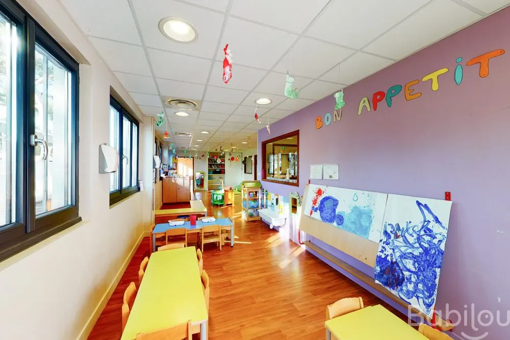 Salle de repas de la crèche Babilou La-Ciotat Athelia