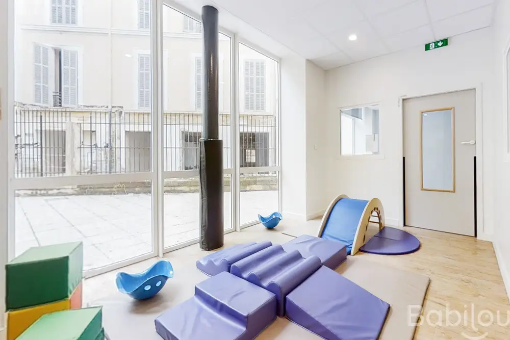 Salle de motricité de la crèche Babilou Marseille République Dames à Marseille