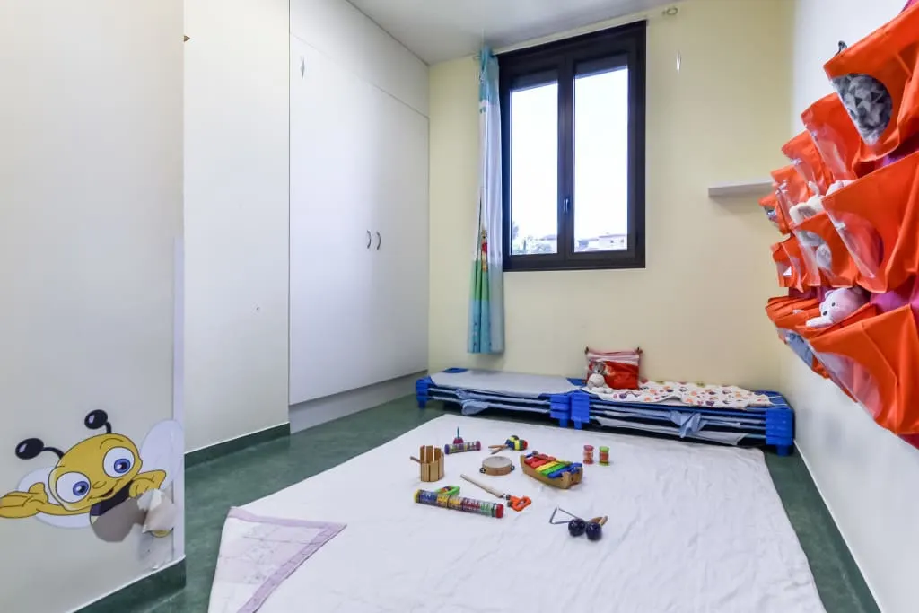 Dortoir de la micro-crèche Babilou Le Rouret Les Arcades