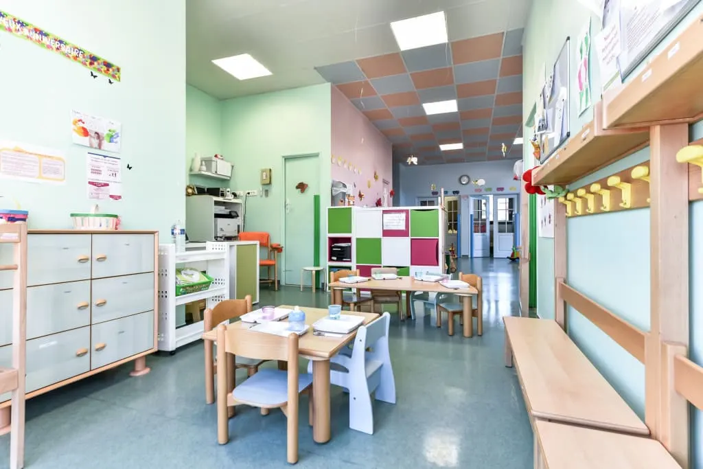 Salle de repas de la micro-crèche Babilou Le Rouret Les Arcades