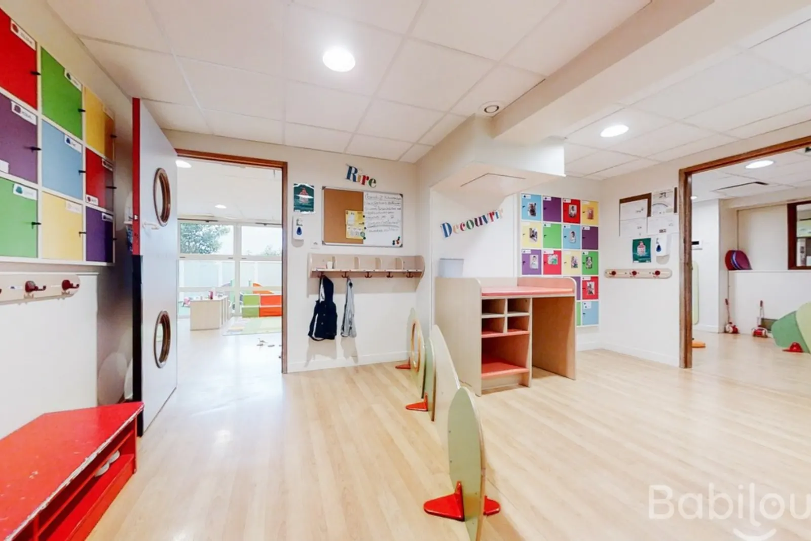 Salle de change aménagée à la crèche Babilou Cannes La Bocca Les Arlucs