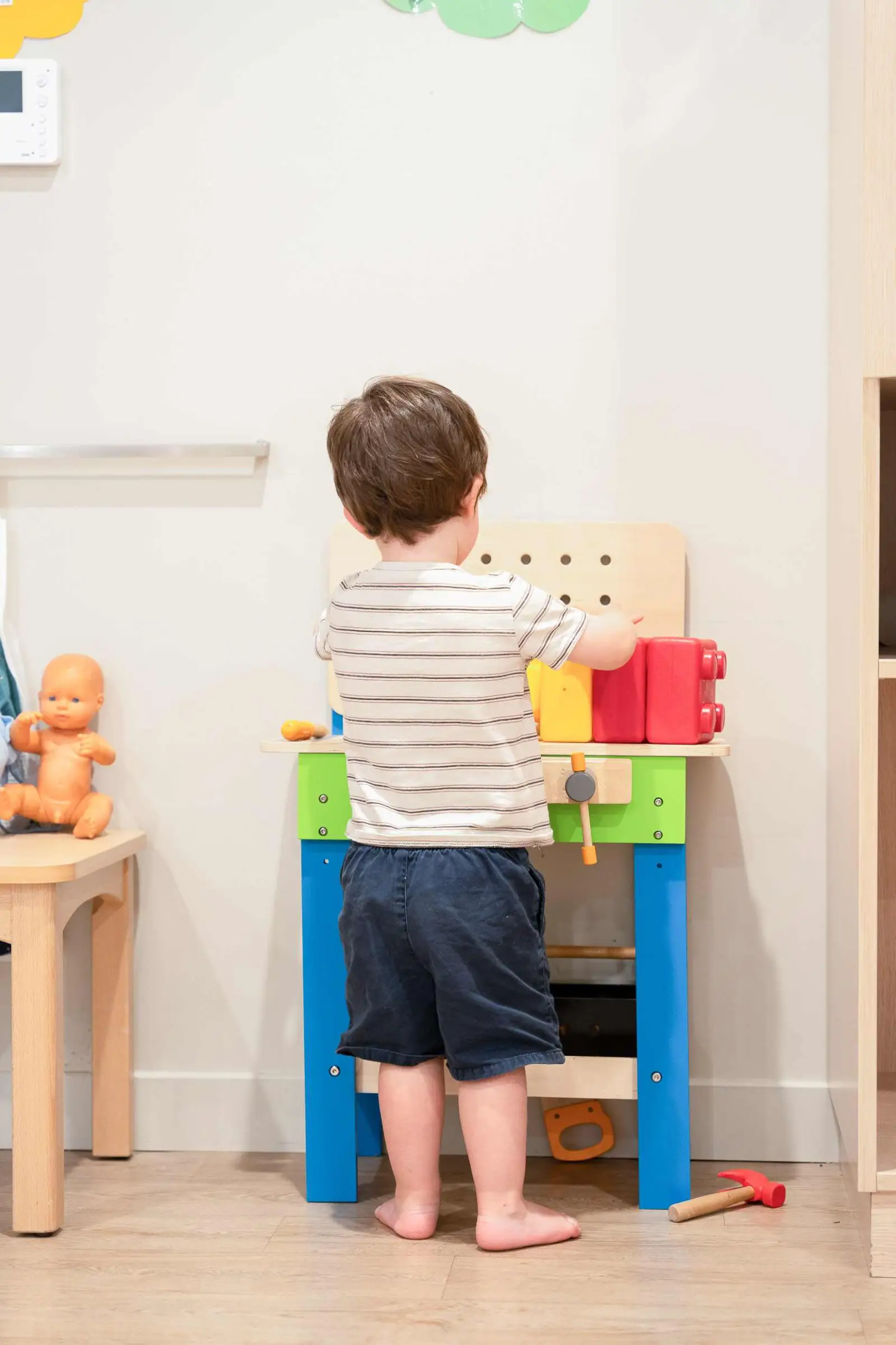 Établi de jeux de motricité de la crèche Babilou Bordeaux Douet