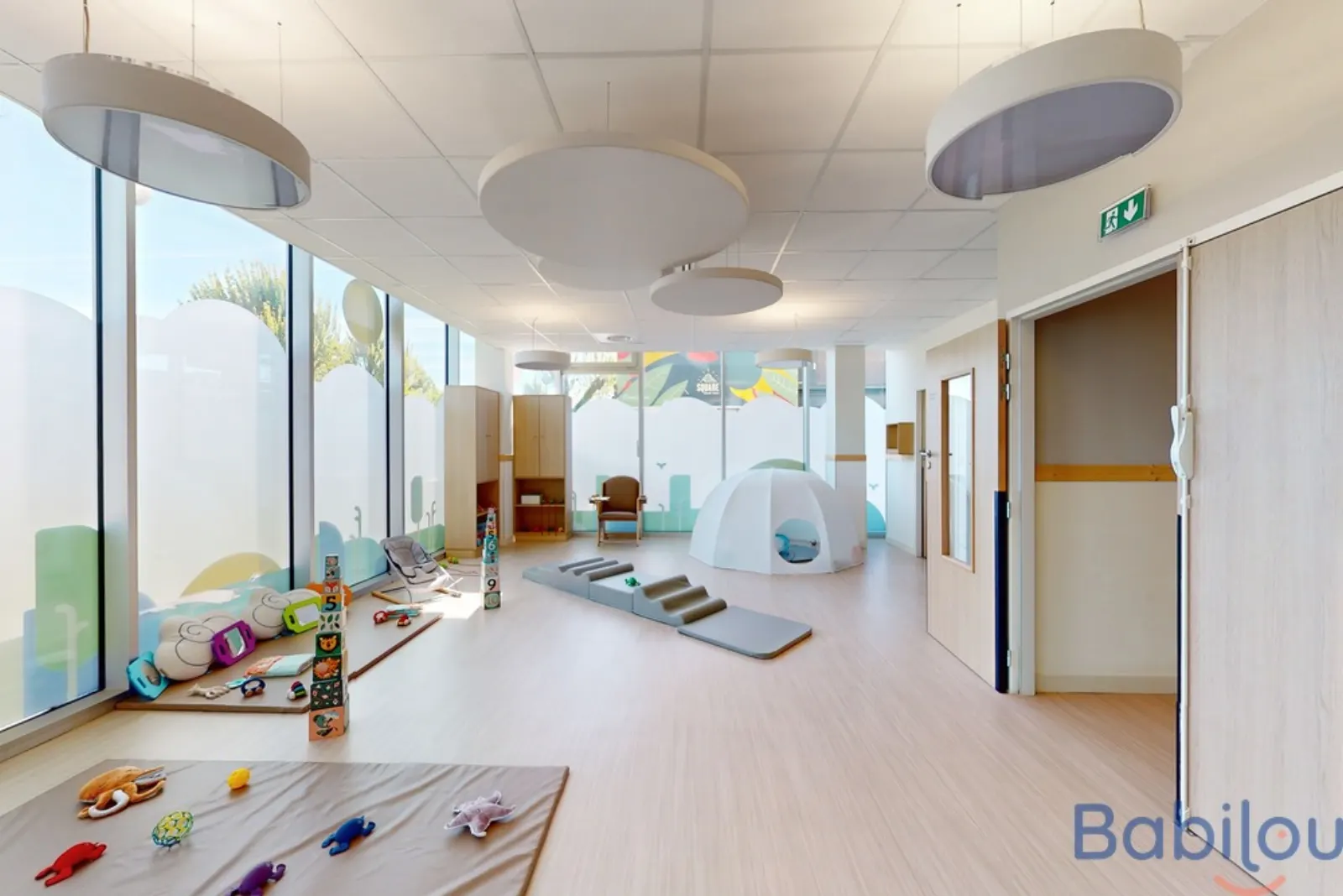 Espace motricité avec igloo à la crèche Babilou Bordeaux Jean Hameau