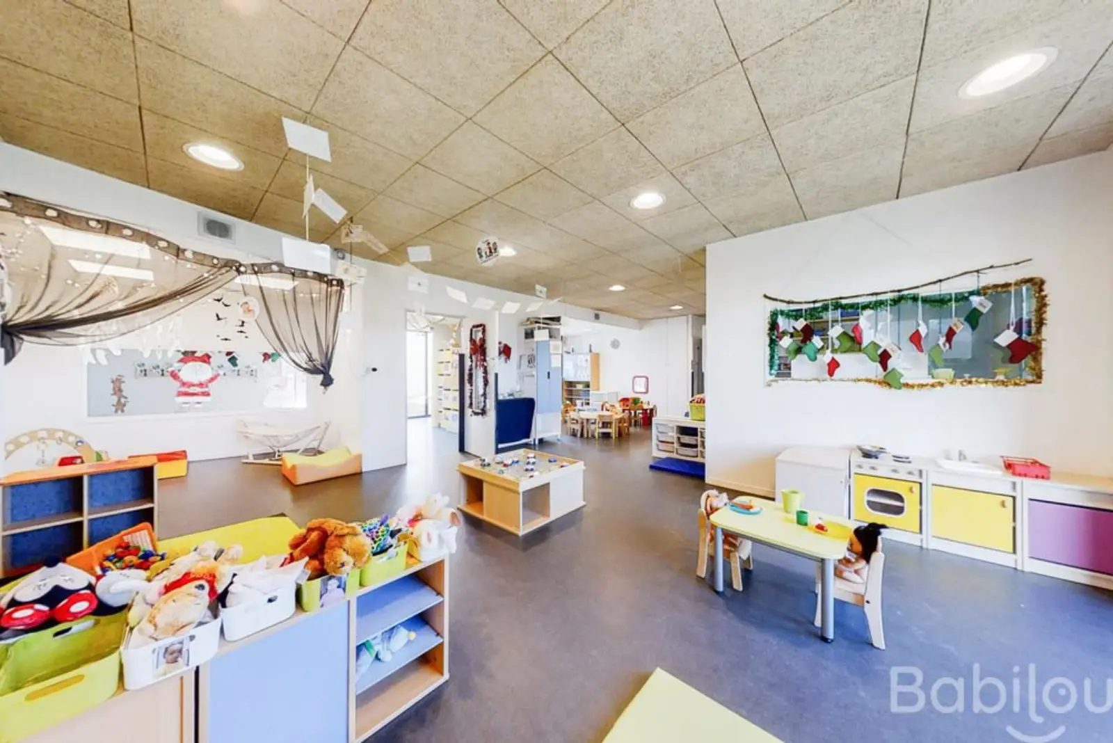 Coin dinette et éveil de la crèche Babilou Blagnac L'imagin'R
