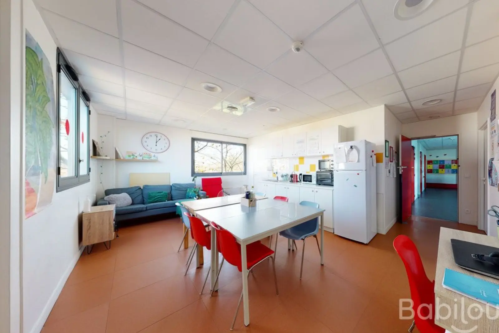 Salle de vie et de repas de la crèche Babilou Blagnac Briquetiers