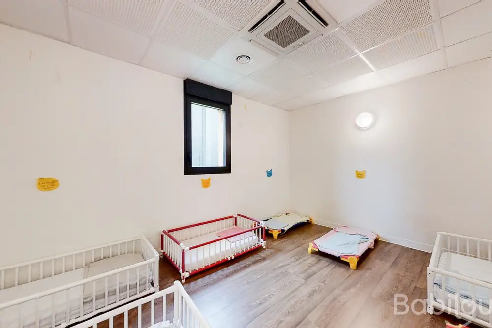 Dortoir de la crèche Babilou Castelnau Eurocentre