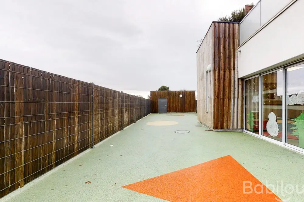 Jardin extérieur de la crèche Babilou Launaguet Fignac