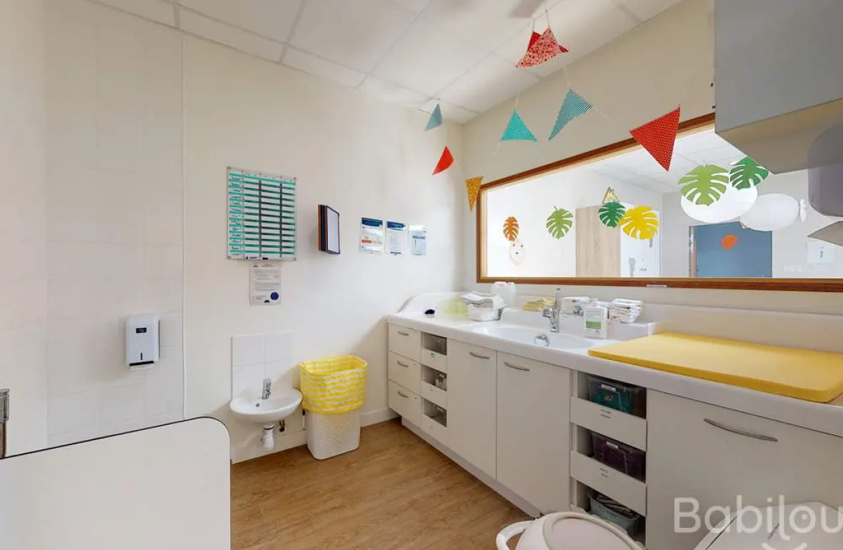 Salle de change de la crèche Babilou Montpellier Bourrely
