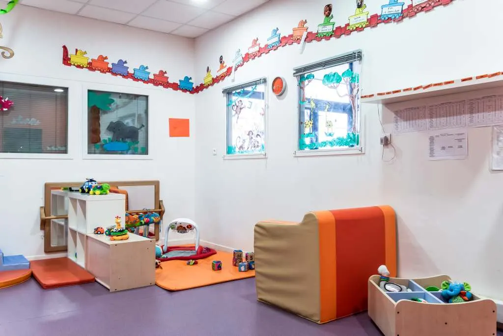 Coin d'éveil pour les bébés à la crèche Babilou Tarbes Henri IV