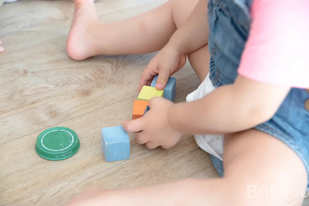 Jeu de construction à la crèche Babilou Saint-Orens Négoce
