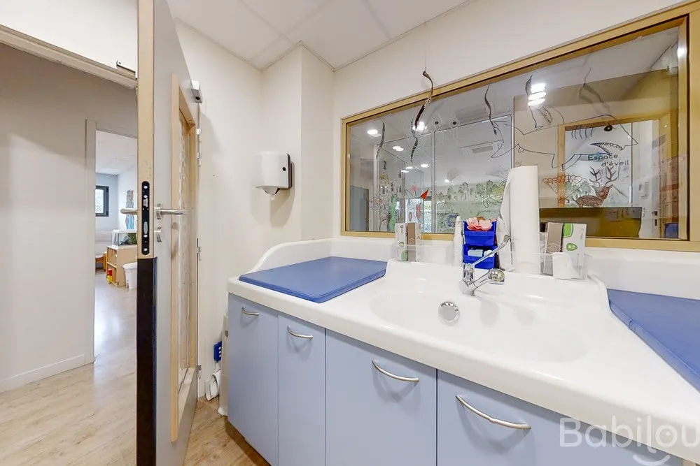Salle de change de la crèche Babilou Saint-Orens Négoce