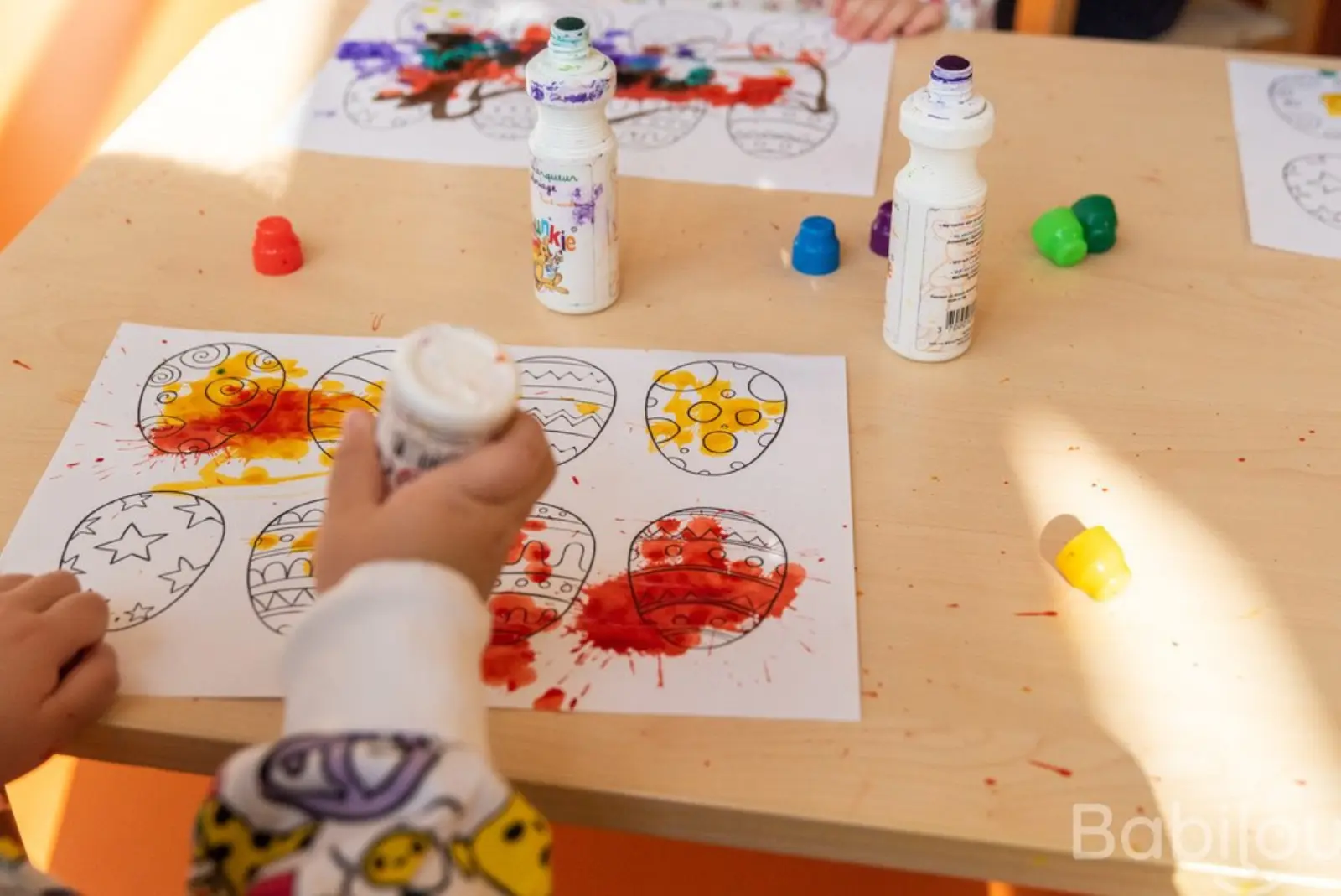 Atelier créatif à la crèche Babilou Labège Garance