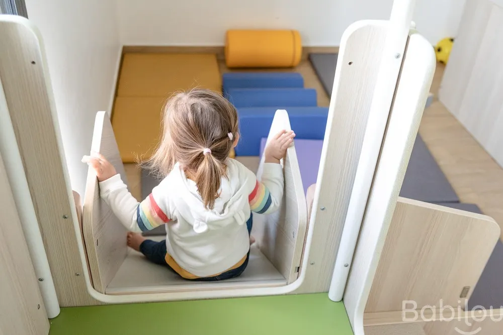 Toboggan et espace de motricité de la crèche Babilou Muret Pyrénées