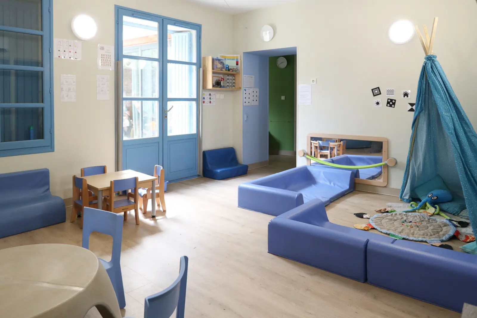 Espace de vie et de jeux de la crèche Le Refuge des Lutins à Saint-Gervasy