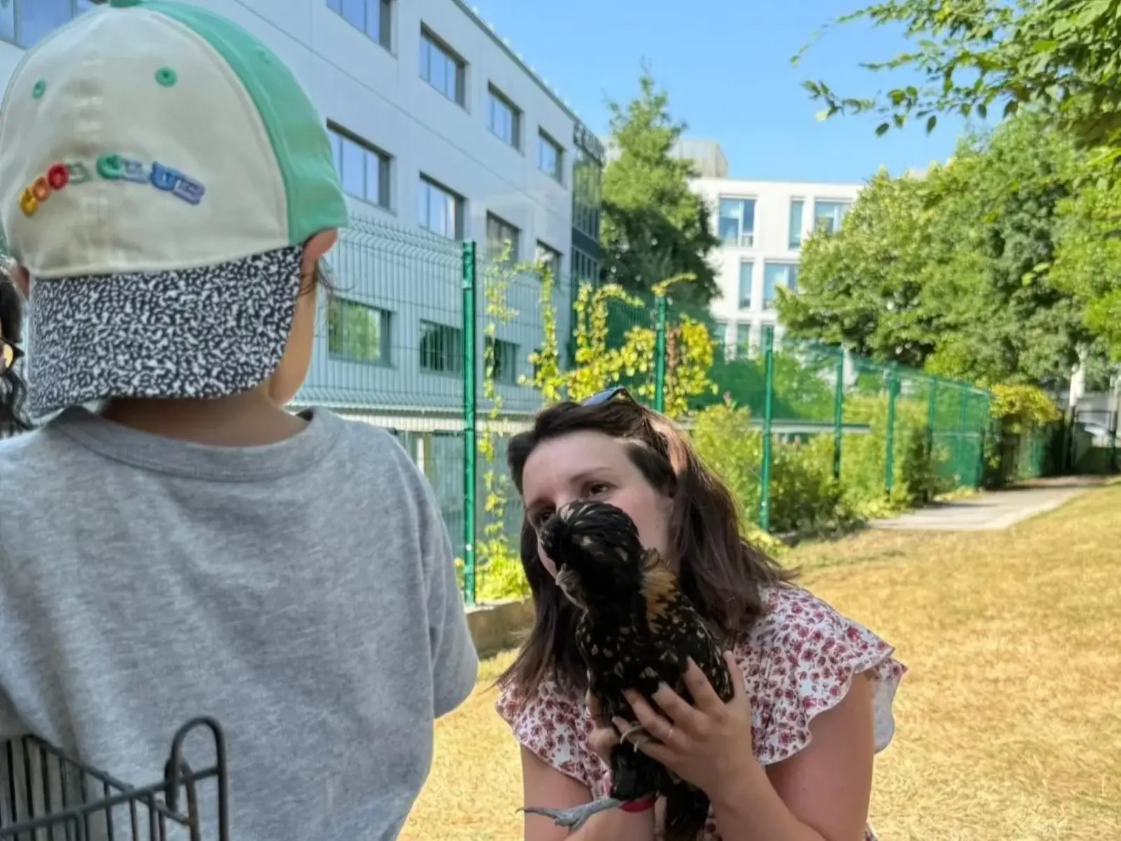 Atelier de médiation animale à la micro-crèche Minido L'Intrépide à Saint-Herblain