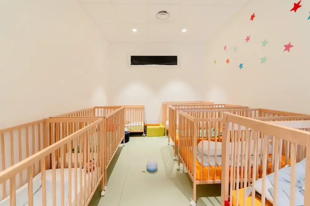 Dortoir de la micro-crèche Les Sens Ciel à Rillieux-la-Pape