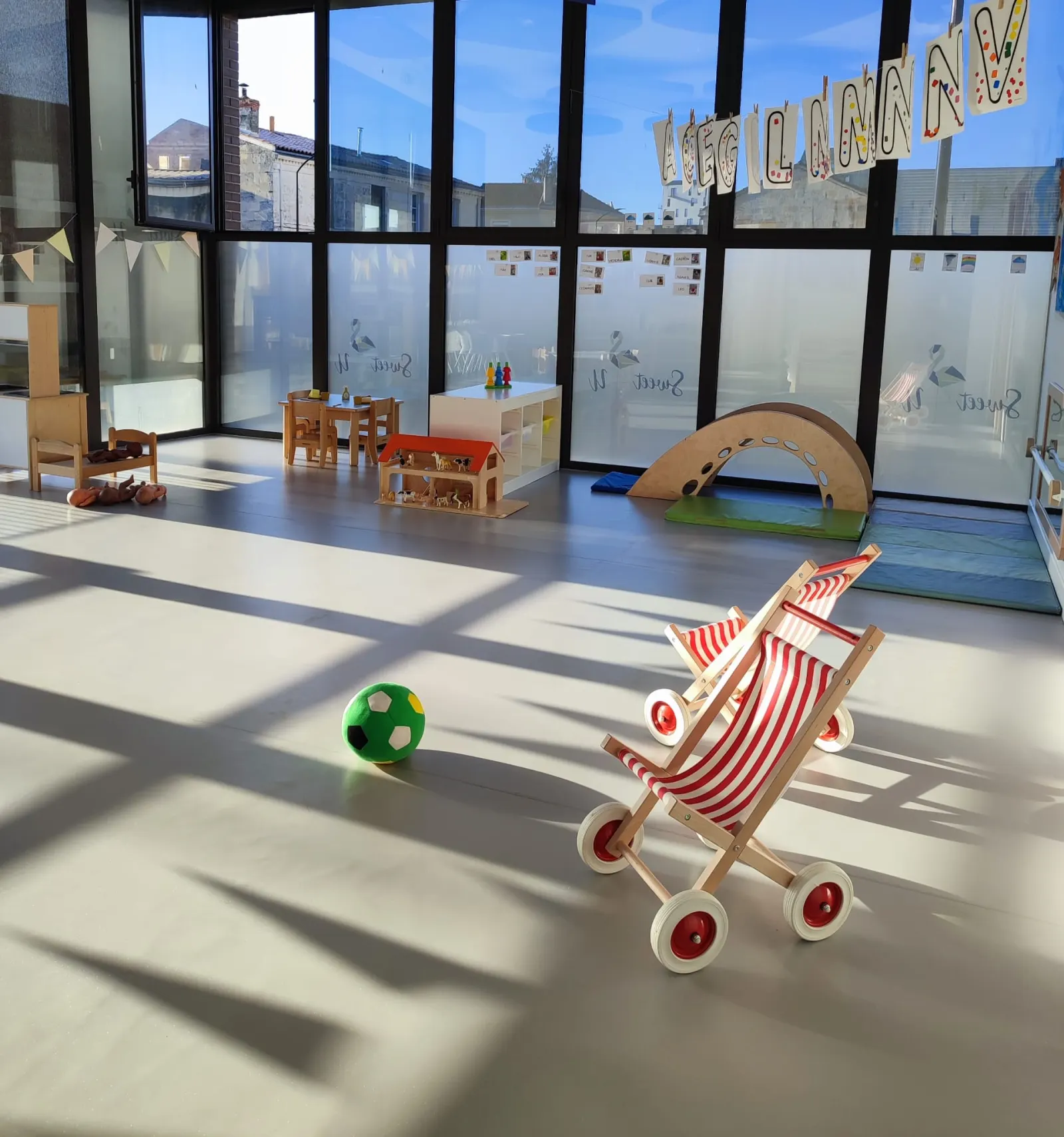 Une micro-crèche lumineuse au cœur de Bacalan
