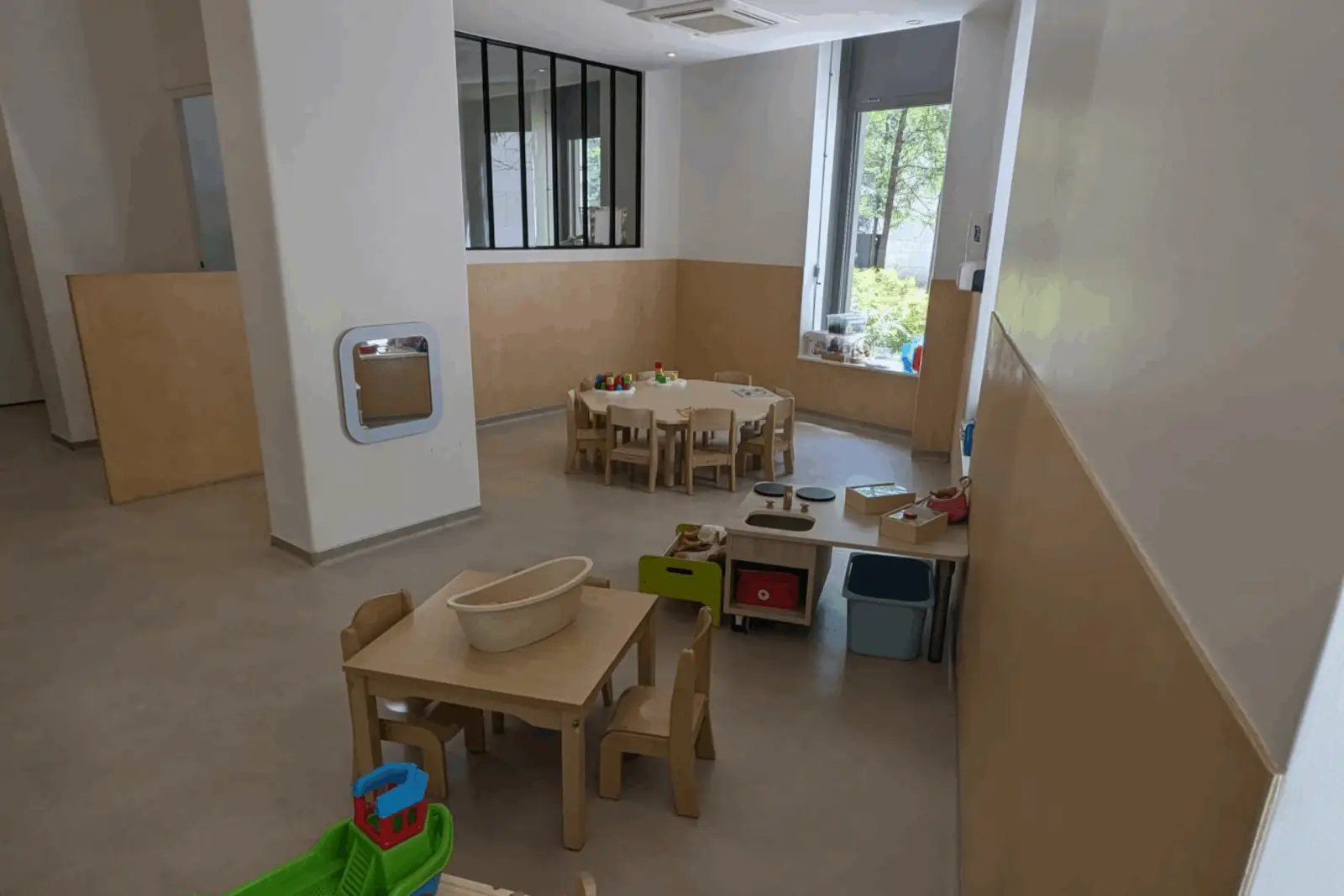 Coin de jeux calmes de la micro-crèche Les Coloriés de Boulogne Kermen