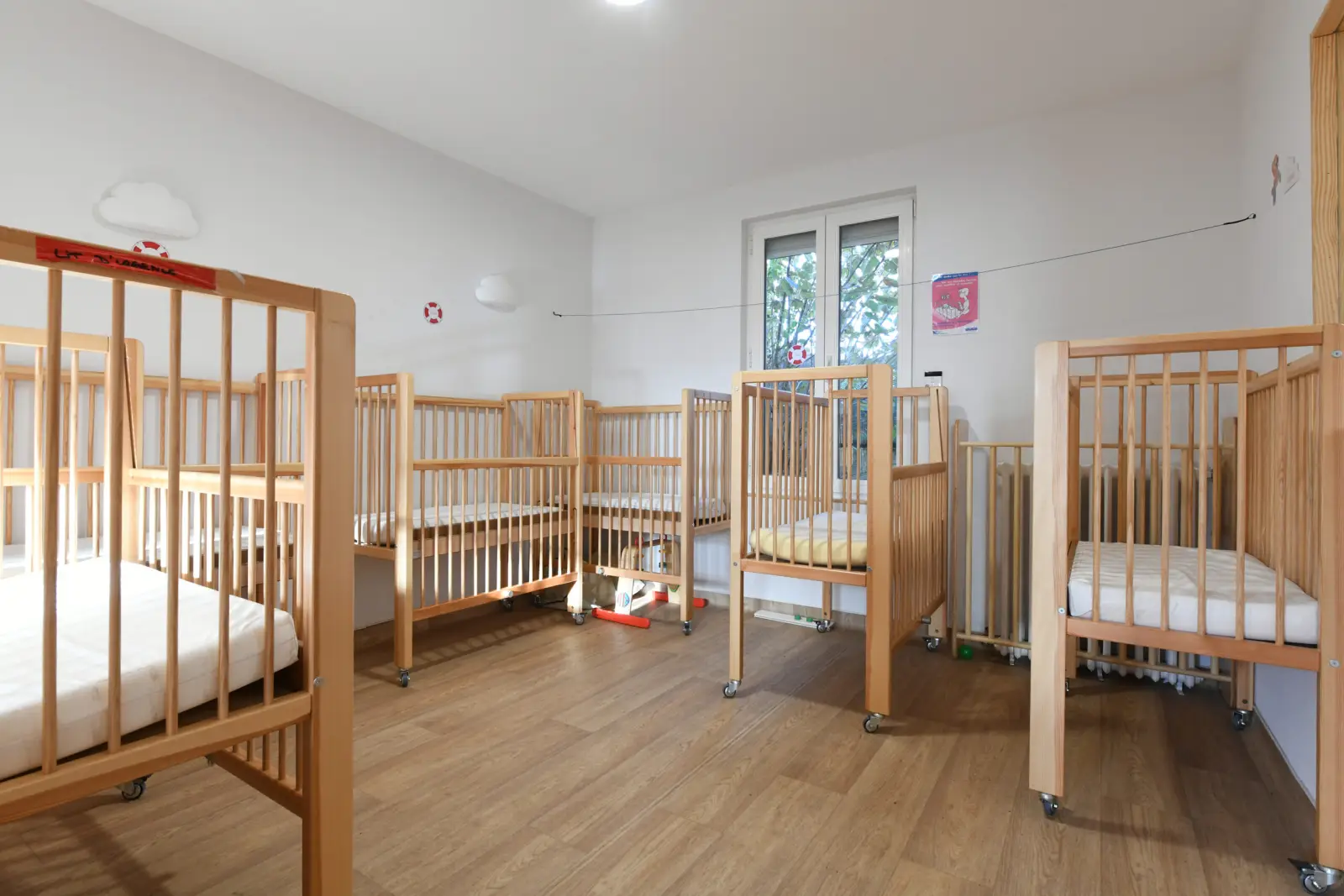 Dortoir des bébés de la micro-crèche Les Coloriés de Carrières la Chapelle à Carrières-sous-Poissy