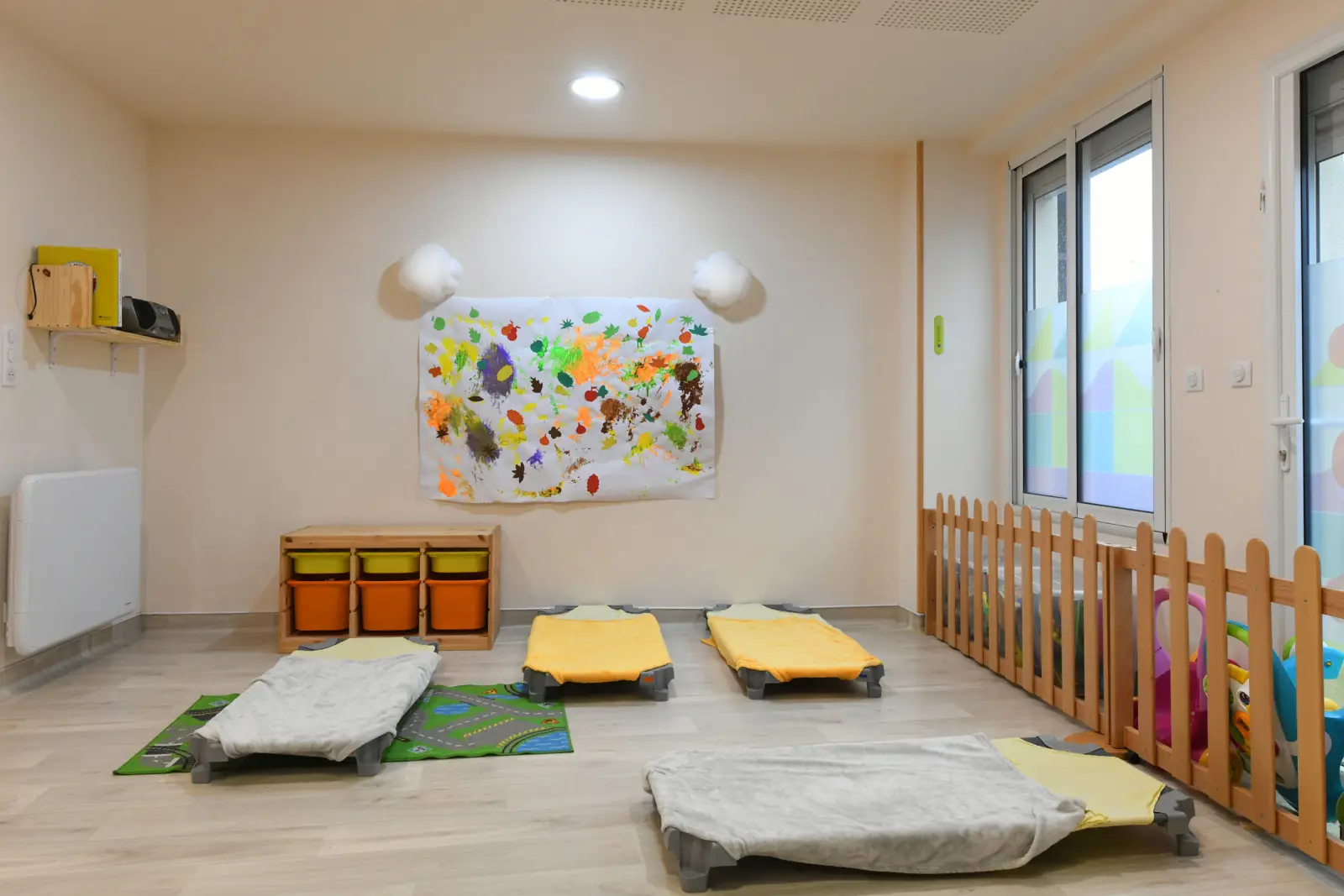Une micro-crèche <strong>du réseau Les Coloriés</strong>, à la limite de Gassicourt et du centre-ville