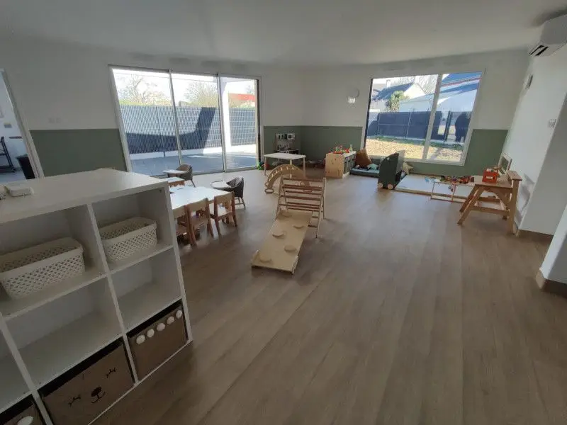 Espace de jeux lumineux de la micro-crèche Au Rythme des Chérubins à Les Touches