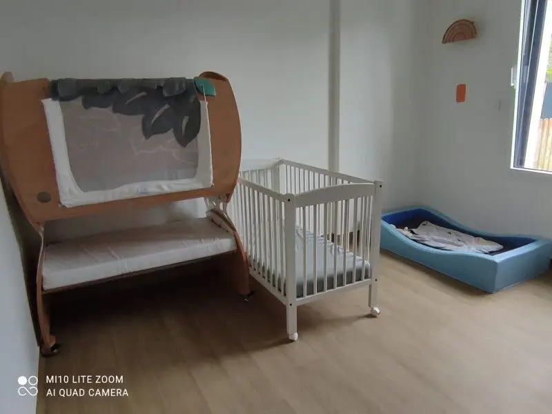 Jardin extérieur de la micro-crèche Au Rythme des Chérubins à Les Touches