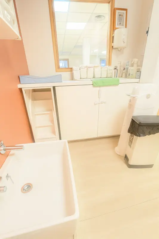 Salle de change de la micro-crèche Boubou & Les Chérubins à Plaisance-du-Touch