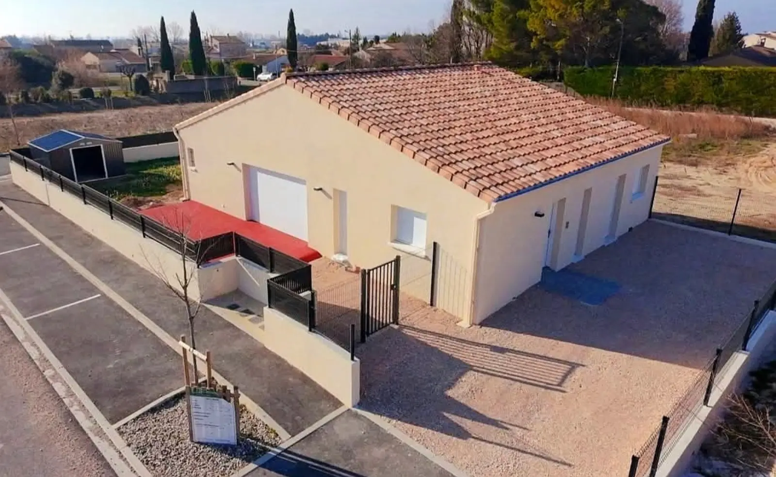 Façade de la micro-crèche Les Petites Bouilles à Camaret-sur-Aigues