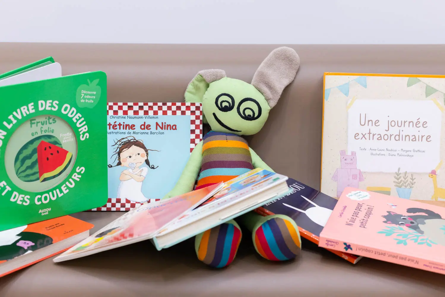 Coin lecture et doudou à la micro-crèche Achille et Camille d'Alfortville