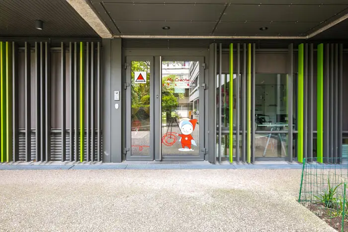 Façade et entrée de la crèche Paris 15 Vouillé, 14 rue Vouillé
