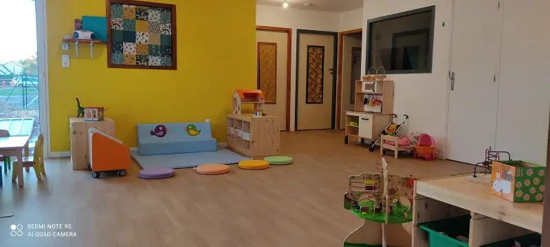 Coin d'éveil et de jeux de la micro-crèche Les Boutons d'Or des Chérubins à Corné