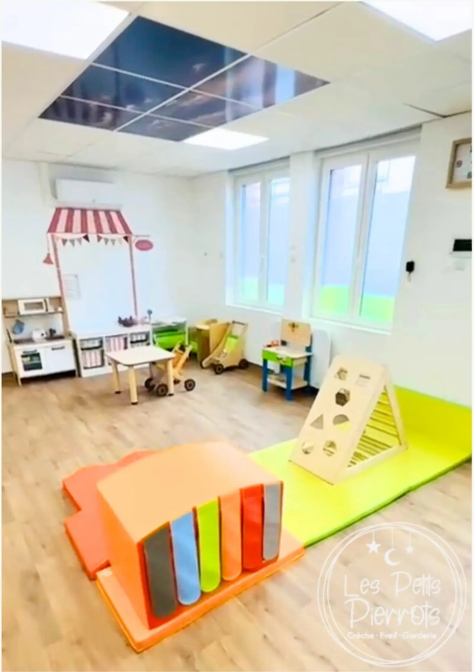 Salle de motricité de la micro-crèche Les Petits Pierrots 4 à Saint-Quentin