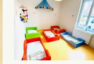 Dortoir de la micro-crèche Les Petits Pierrots 1 à Fresnoy-le-Grand