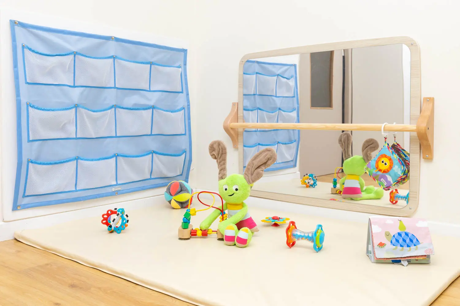 Espace éveil et motricité de la micro-crèche Achille et Camille à Nantes Saint-Joseph-de-Porterie