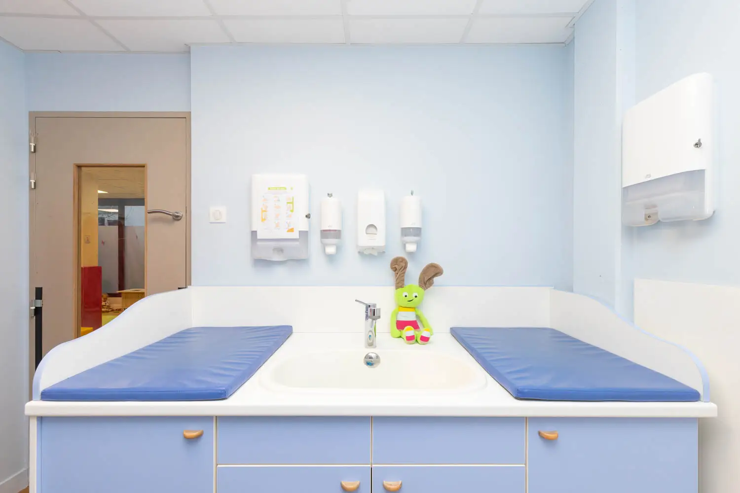 Salle de change de la micro-crèche Achille et Camille à Nantes