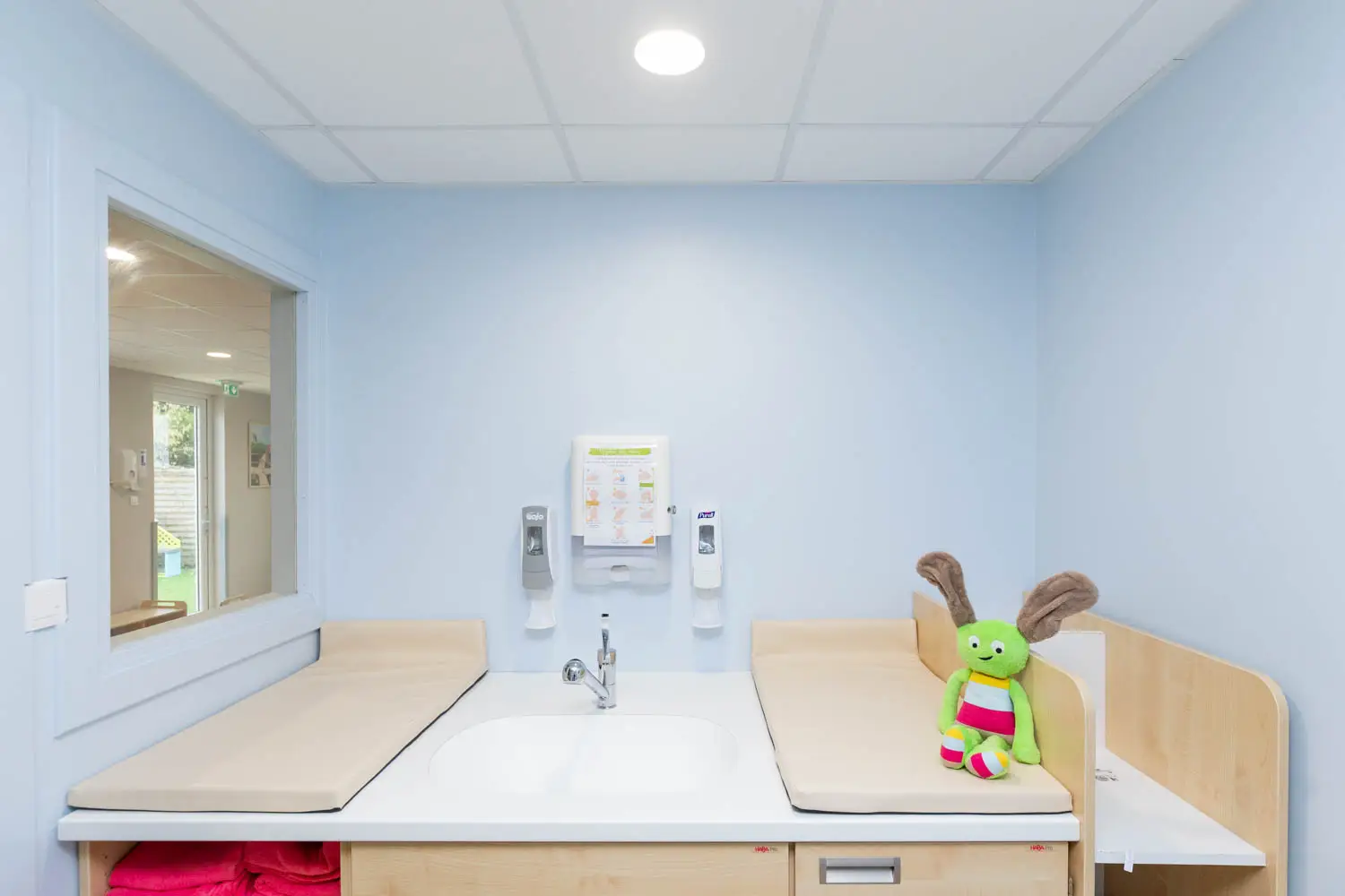 Salle de change de la micro-crèche Achille et Camille à Carquefou bourg