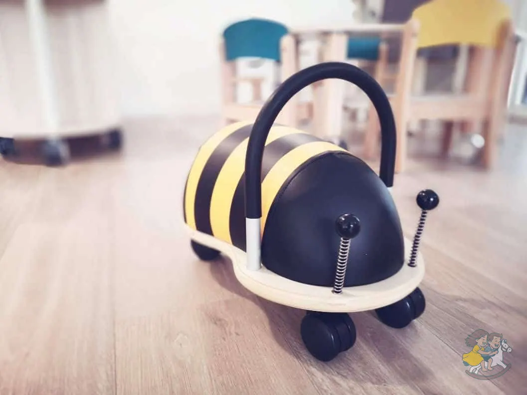 Porteur abeille pour l'éveil moteur à la micro-crèche Dolce Vita de Fontaine-lès-Dijon