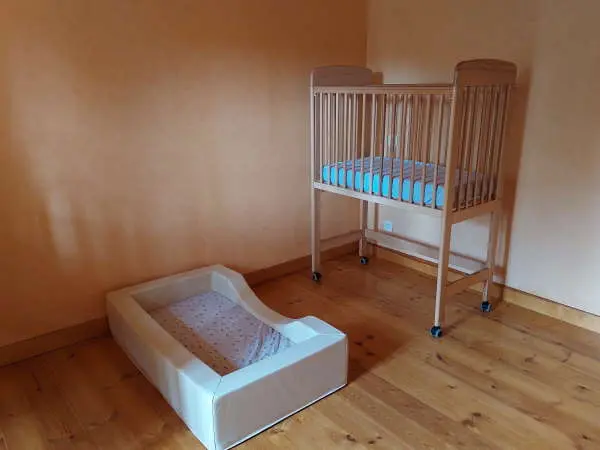 Une <strong>micro-crèche familiale</strong> au cœur du hameau de Rougeac