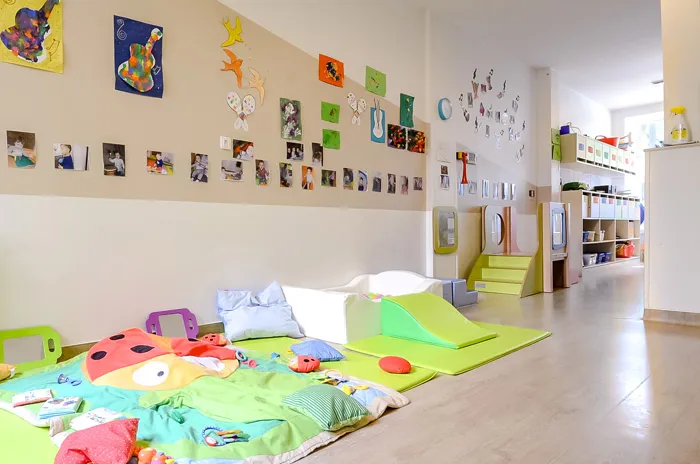 Salle de motricité de la micro-crèche Les Malicieux de Magenta, Paris 10e