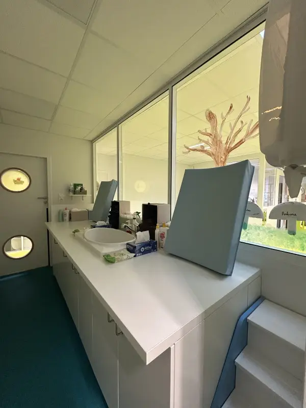 Salle de change de la micro-crèche Le Palazzo des Chérubins à Grenoble