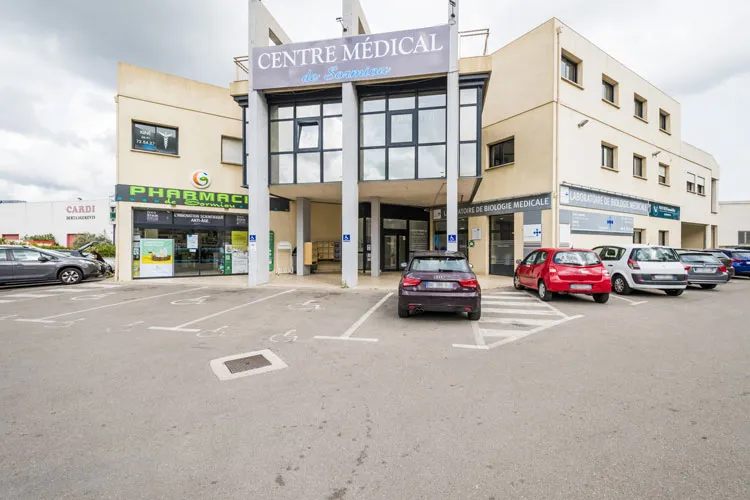 Façade de l'immeuble de la micro-crèche Les Malicieux du Roy d'Espagne, quartier Sormiou, Marseille 9e